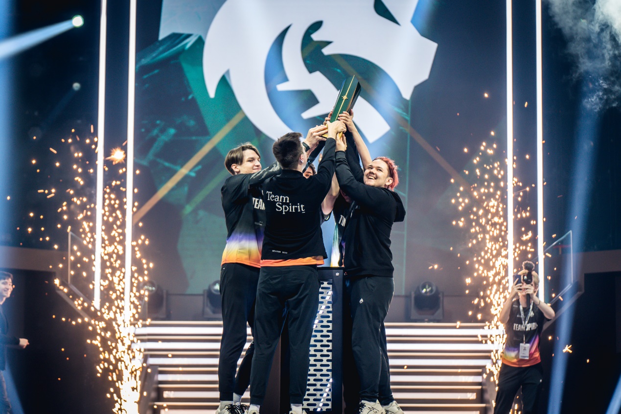 DOTA2版本更新致比赛节奏放缓：英雄伤害调整与防御机制增强下的游戏平衡优化探讨